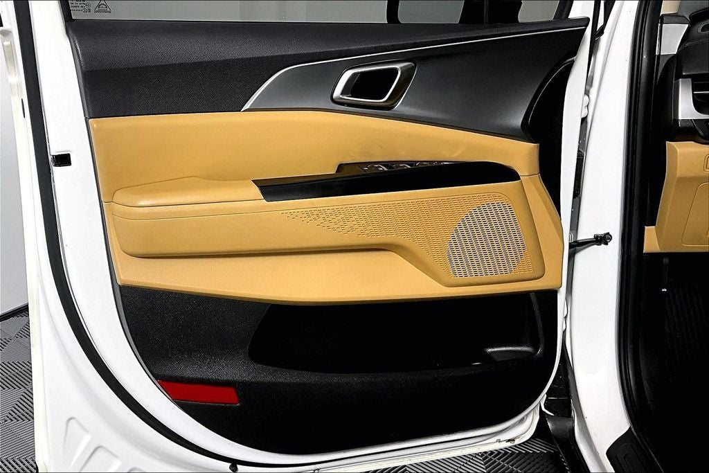 2023 Kia Carnival LX Seat Package