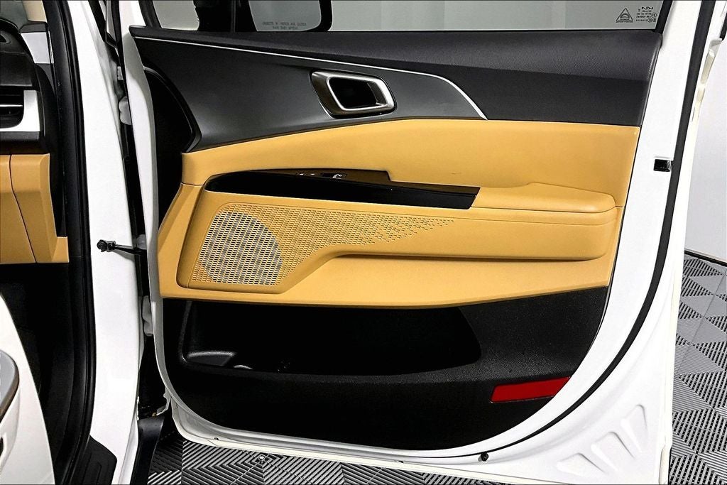 2023 Kia Carnival LX Seat Package