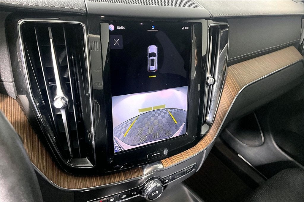 2023 Volvo XC60 B5 Ultimate Bright Theme
