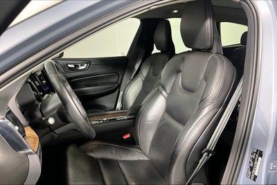 2023 Volvo XC60 B5 Ultimate Bright Theme