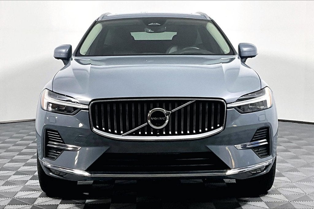 2023 Volvo XC60 B5 Ultimate Bright Theme
