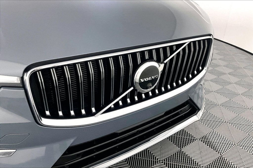 2023 Volvo XC60 B5 Ultimate Bright Theme