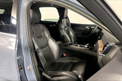 2023 Volvo XC60 B5 Ultimate Bright Theme