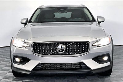 2025 Volvo V60 Cross Country B5 Plus