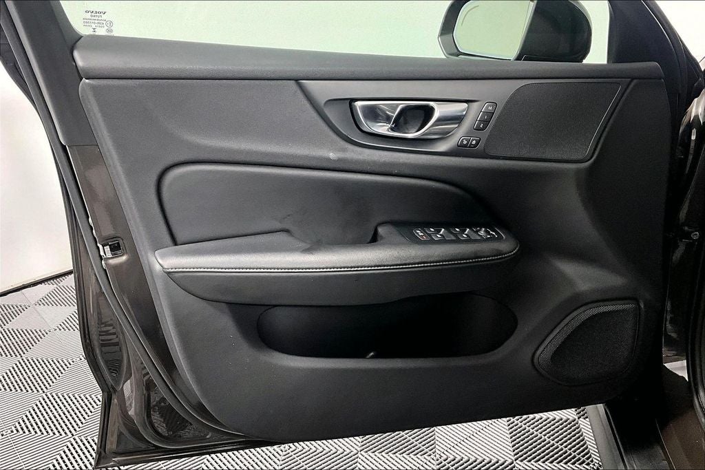 2025 Volvo V60 Cross Country B5 Plus
