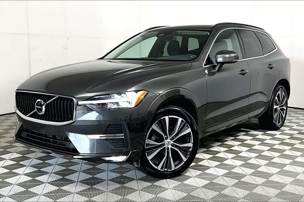 2022 Volvo XC60 B5 Momentum