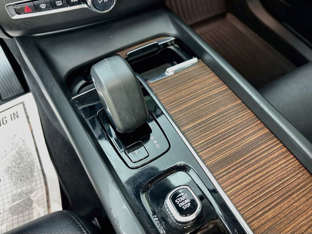 2023 Volvo XC60 B5 Plus Bright Theme