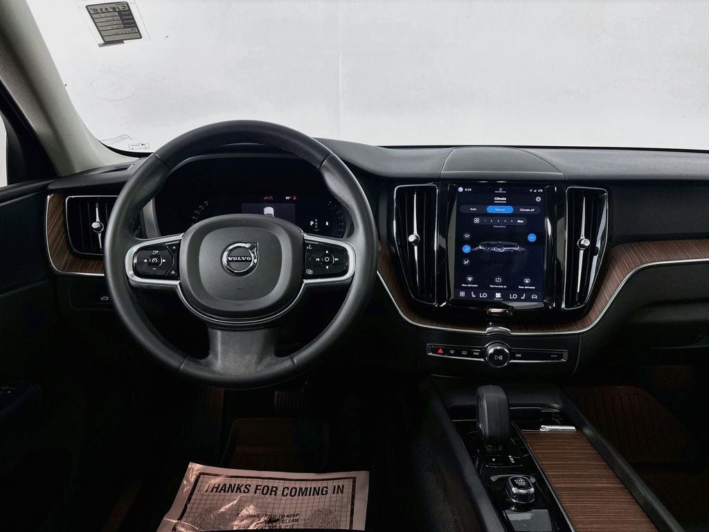 2023 Volvo XC60 B5 Plus Bright Theme
