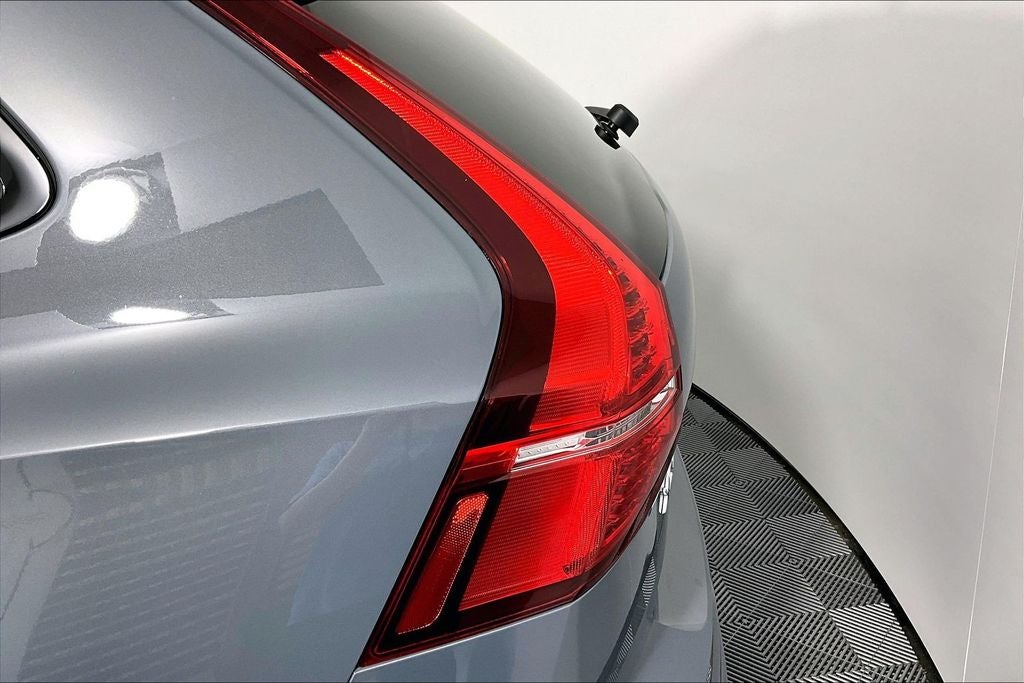 2024 Volvo XC60 B5 Core