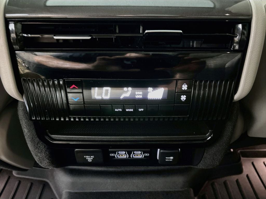 2024 Jeep Wagoneer Base