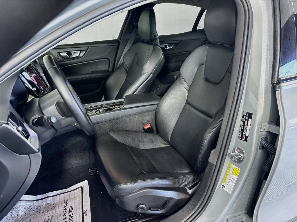 2024 Volvo S60 B5 Core Dark Theme