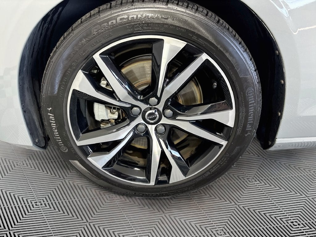 2024 Volvo S60 B5 Core Dark Theme