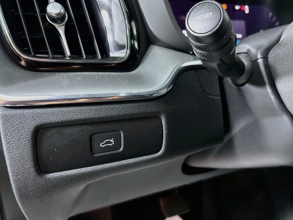 2024 Volvo XC60 B5 Core